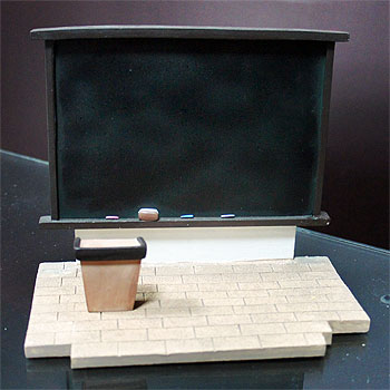 大黑板教室公仔場景(含防塵框)